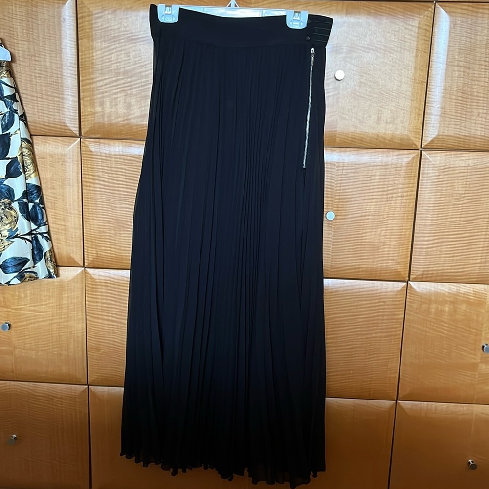 Black pleated Zara skirt size S